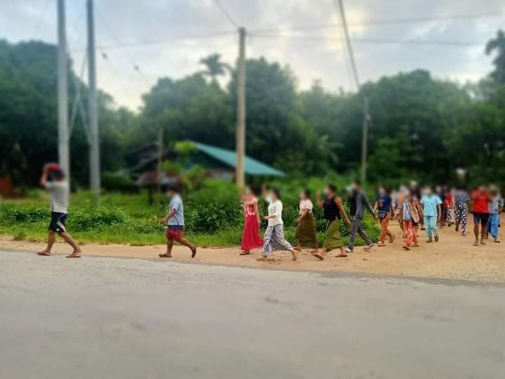 kay_aprilnyein's tweet photo. Youths of Nyin Maw Village, Launglone Township staged a morning strike against the military dictatorship on this morning.

#UnfetteredAccessForAids
#June22Coup
#WhatsHappeningInMyanmar https://t.co/WSbGSQgMXh