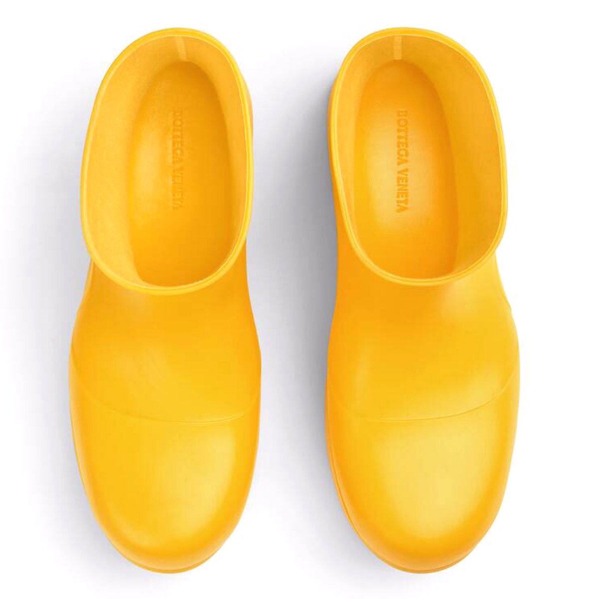Ssamdi_Style's tweet photo. BOTTEGA VENETA
puddle boots (yellow)
—$650

#정기석 #사이먼도미닉  #SimonDominic  #Ssamdi #ssamdifashion #fashion #aomg #darkroom #bottegaveneta https://t.co/ptlhqkk2kL