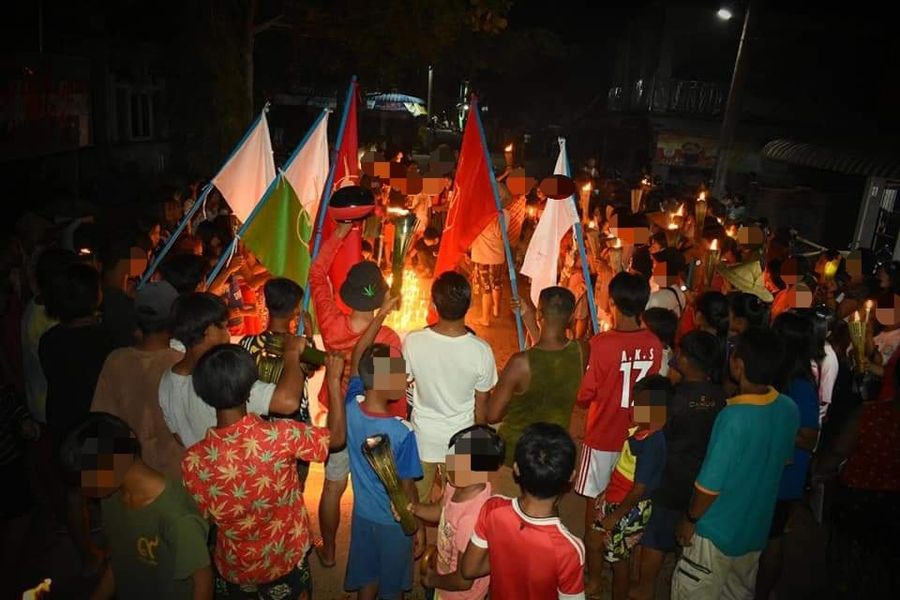 minn_rkar's tweet photo. တော်လှန်ရေး နေ့ညသပိတ်နဲ့ ထားဝယ်..
လောင်းလုံးမြို့နယ် ဝေဒီကျေးရွာ စစ်အာဏာရှင်ပြုတ်ကျရေး ညသပိတ်
"လုံးဝအုပ်ချုပ်လို့ မရစေရ"
#LessTalkMoreActionsASEAN
#WhatsHappeninglnMyanmar
#Jun22Coup https://t.co/H3AYNv79OE