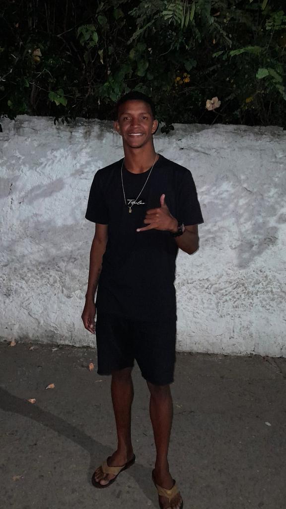 DeriqueDaVila's tweet photo. Deus muito obgd por mais um ano de vida😍🤤 https://t.co/78DxDYH6AS