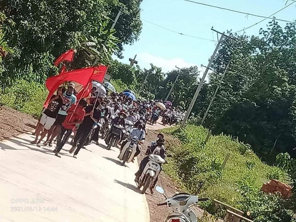 klatpri's tweet photo. The Dawei’s southern strike took to the streets on motorcycles in protest against military dictatorship today (June 22). #WhatsHappeningInMyanmar #June22Coup #MilkTeaAlliance  #UnfetteredAccessForAids https://t.co/fy6xuw6805