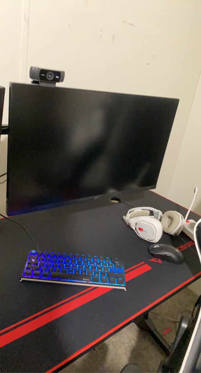 Gibshimself's tweet photo. Someone buy this shit , the gaming shits dead mannn https://t.co/jYsAFKyMfP