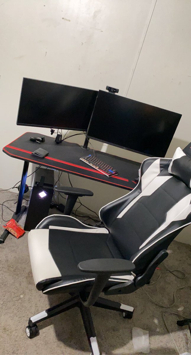 Gibshimself's tweet photo. Someone buy this shit , the gaming shits dead mannn https://t.co/jYsAFKyMfP