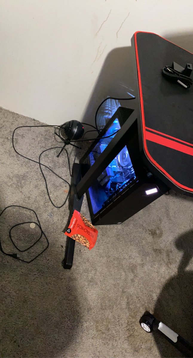 Gibshimself's tweet photo. Someone buy this shit , the gaming shits dead mannn https://t.co/jYsAFKyMfP