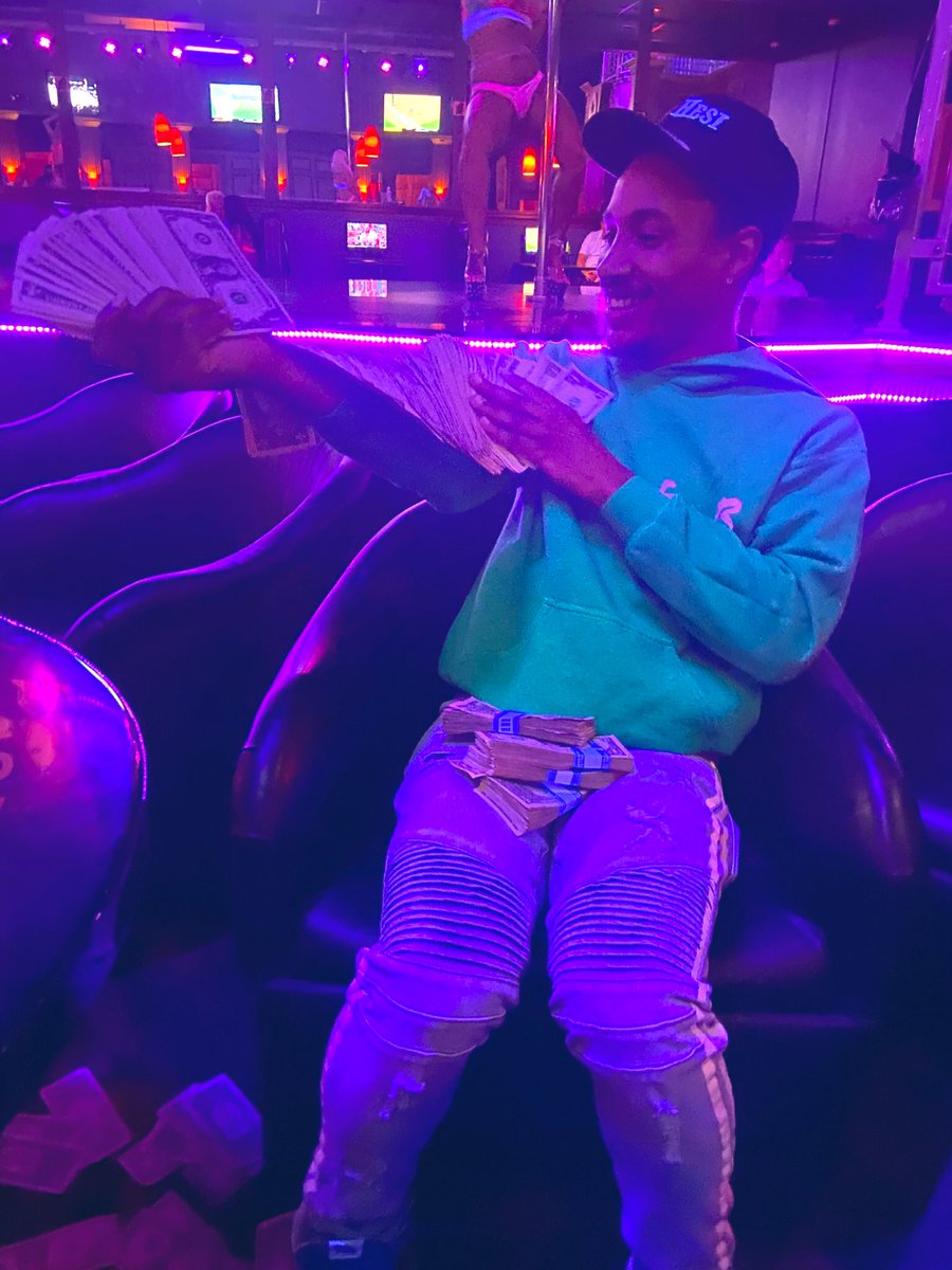 Joc_ThaDon's tweet photo. They Tellin Me To Change How I’m Living But It’s All I Knooooooo #N🚫Hesi #NoHesi #RipVanDoren #FreeTheMob #MadeMan https://t.co/rEPRmSzbak