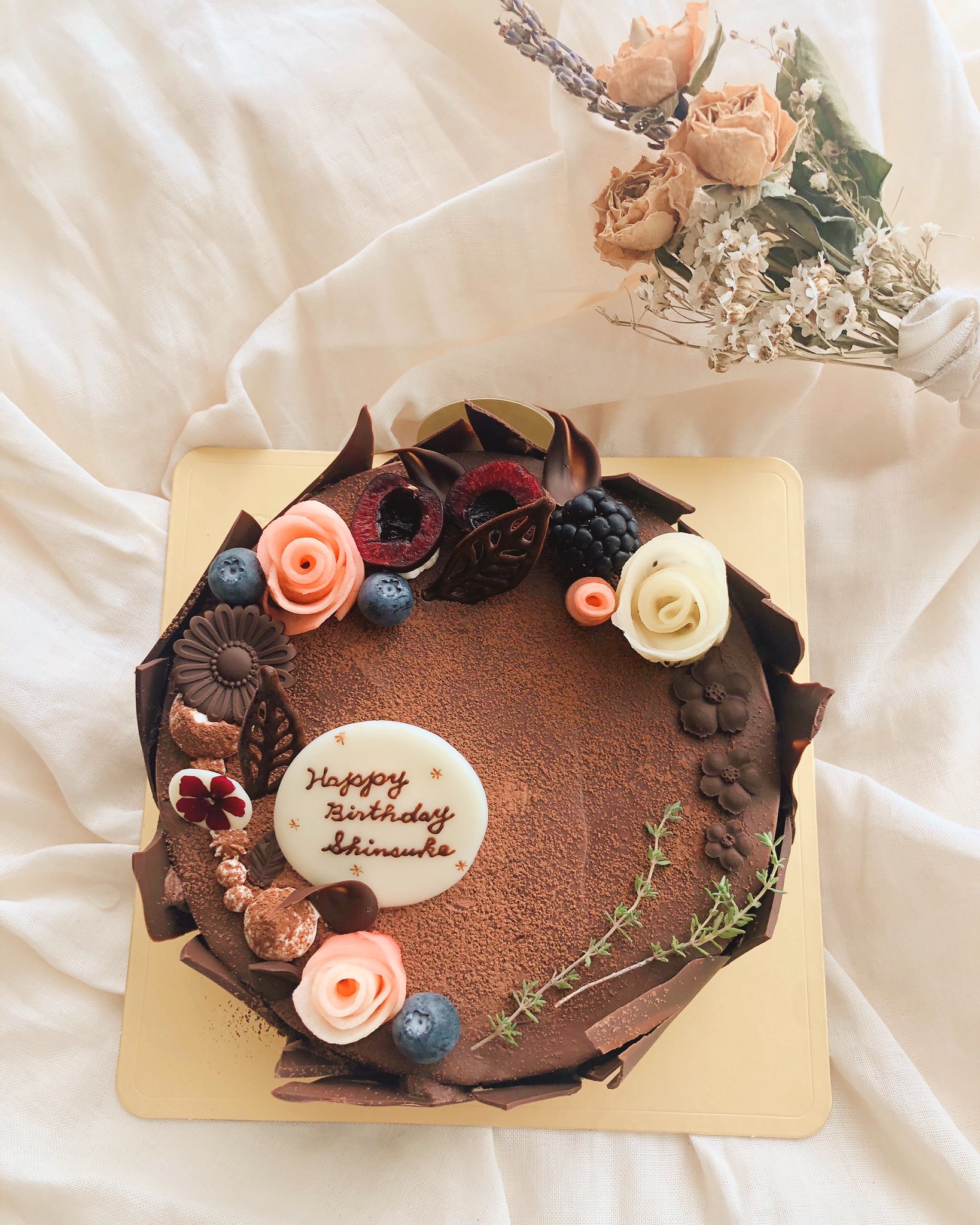 Momokoto ダンス教室の先生への誕生日ケーキ 少し大人な カッコいい チョコレートケーキが出来ました 男性へのケーキだったので 先生のイメージで シャープでカッコいいを意識 なかなかお気に入りです コッタ 手作りケーキ T Co