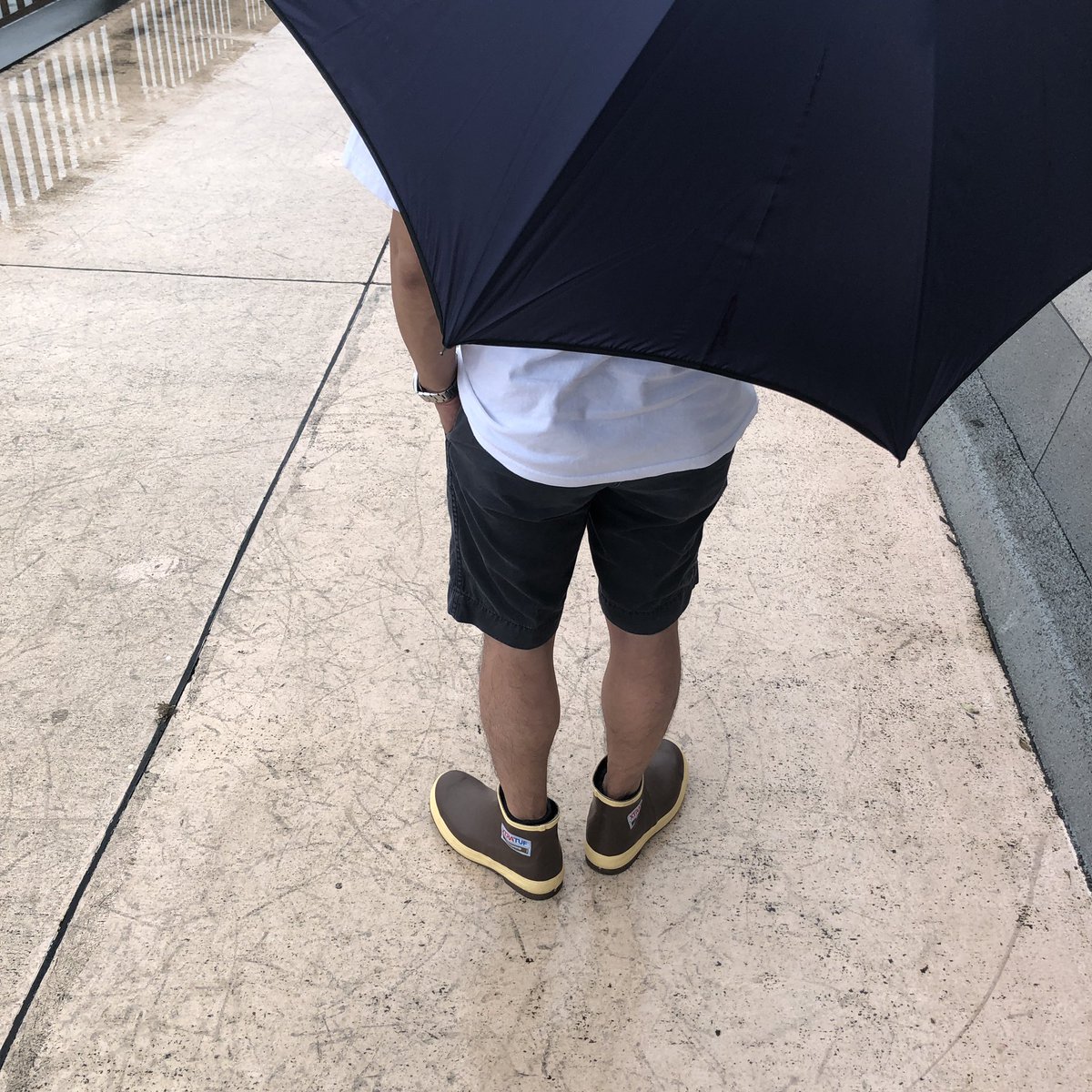 XtratufJ's tweet photo. 本領発揮といきたいところですが、あまり雨降りませんね。
雨はうっとうしいですけど、エクストラタフで気分上々にお出かけしたいですね〜！！

 #釣り好きな人と繋がりたい  #フライフィッシング  #釣りファッション  #アウトドア好きな人と繋がりたい #アウトドアファッション  #漁協 #長靴コーデ https://t.co/XVQqXe0QDP