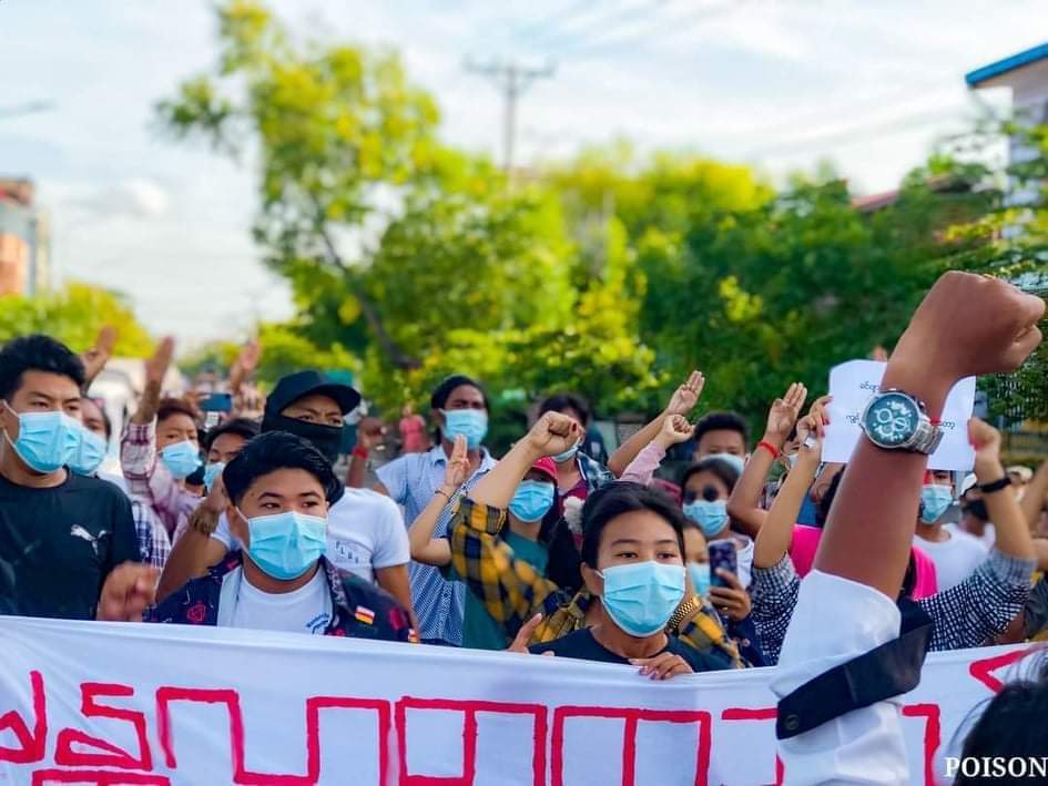 RvlBurma2's tweet photo. Mandalay University students protest against military dicatorship in Mandalay.

#WhatsHappeningInMyanmar 
#June22Coup
#UnfetteredAccessForAids https://t.co/6XoSFYJqp8