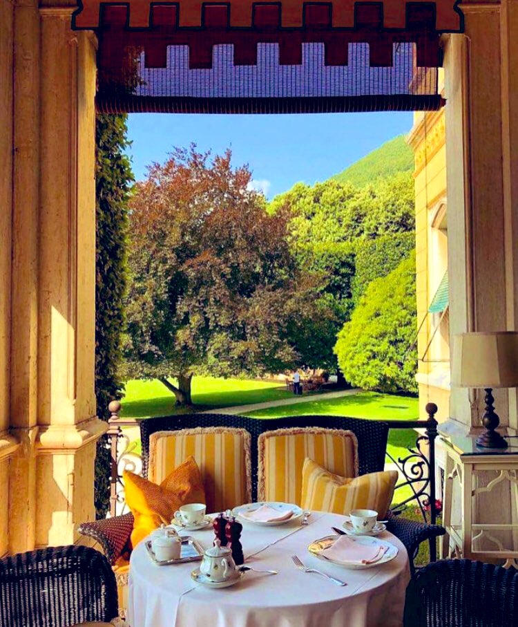 Al3adr_'s tweet photo. يقول #البدر 

فكوا  شبابيك  الرضا  يا مبعدين 
نحتاج شمس الوصل تشرق بيننا 🤍🤍 https://t.co/Tg4vldWiy7