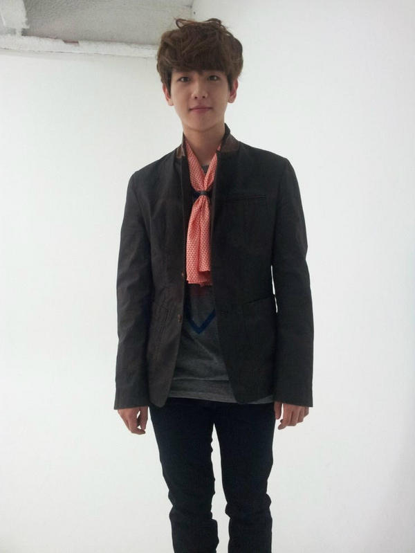 queensebaek's tweet photo. 20 years old                      25 years old
baekhyun                            baekhyun https://t.co/3HjU7Gmuul