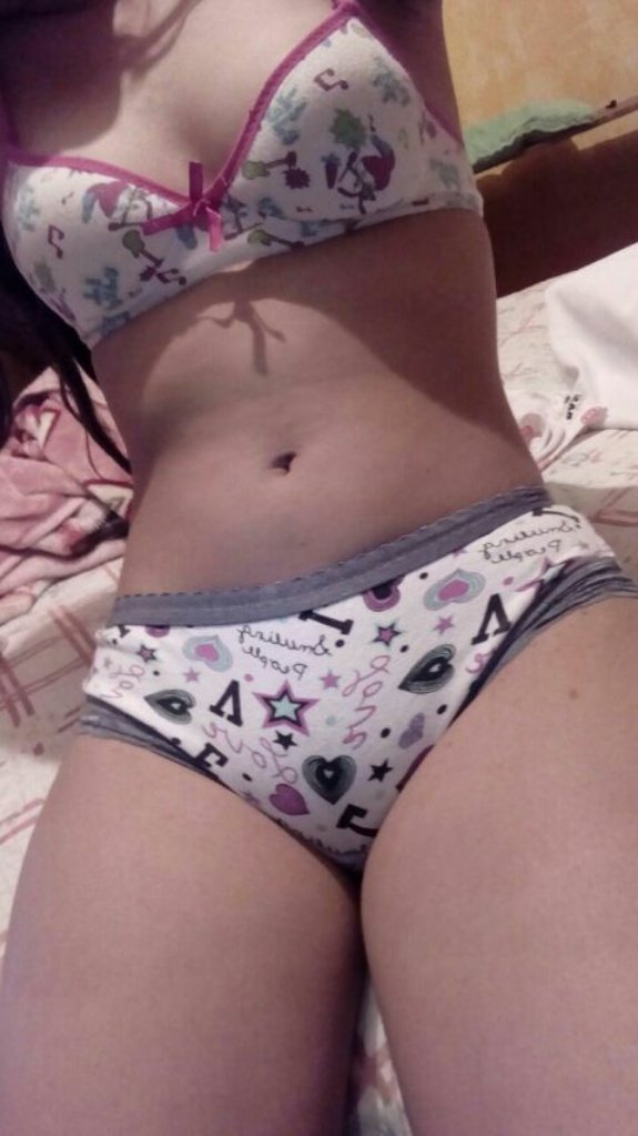 Scarlet08811660's tweet photo. Buenas noches bbs, ayúdenme a darle Rt y me gusta para seguir subiendo contenido y a quien le interese comprar mi pack completo mande dm 😘😈🍑 https://t.co/VqRAu2F0G4