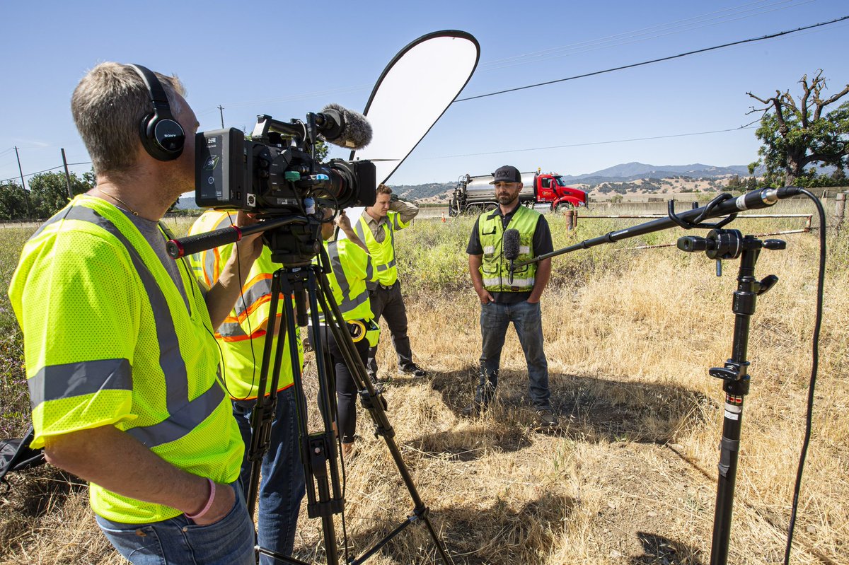 C2Cvisuals's tweet photo. BTS of our Wirtgen shoot. Who knew paving roads can be done quicker, greener and less disruptive. Wirtgen’s technology recycles the old road’s materials and instantly lays down the new surface before finishing it with a fresh asphalt layer. It reduces truck emissions by 70% 👍🏻🌎 https://t.co/M2bUG8P7KB