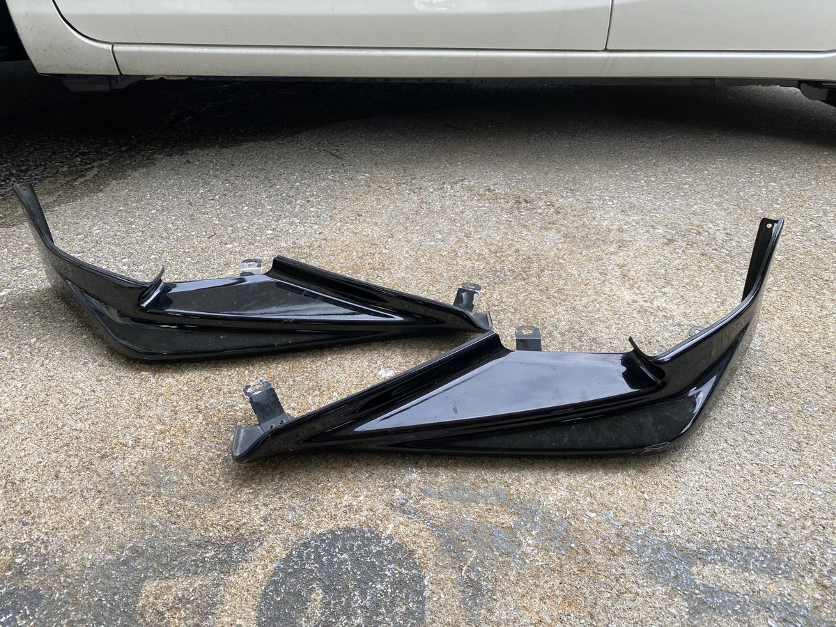 Yama33R's tweet photo. レクサス10系GS前期Ｆスポーツの
TRDのフロントエアロ
書いたい方いますか？
30000円希望です。 https://t.co/I1zsERTzIo