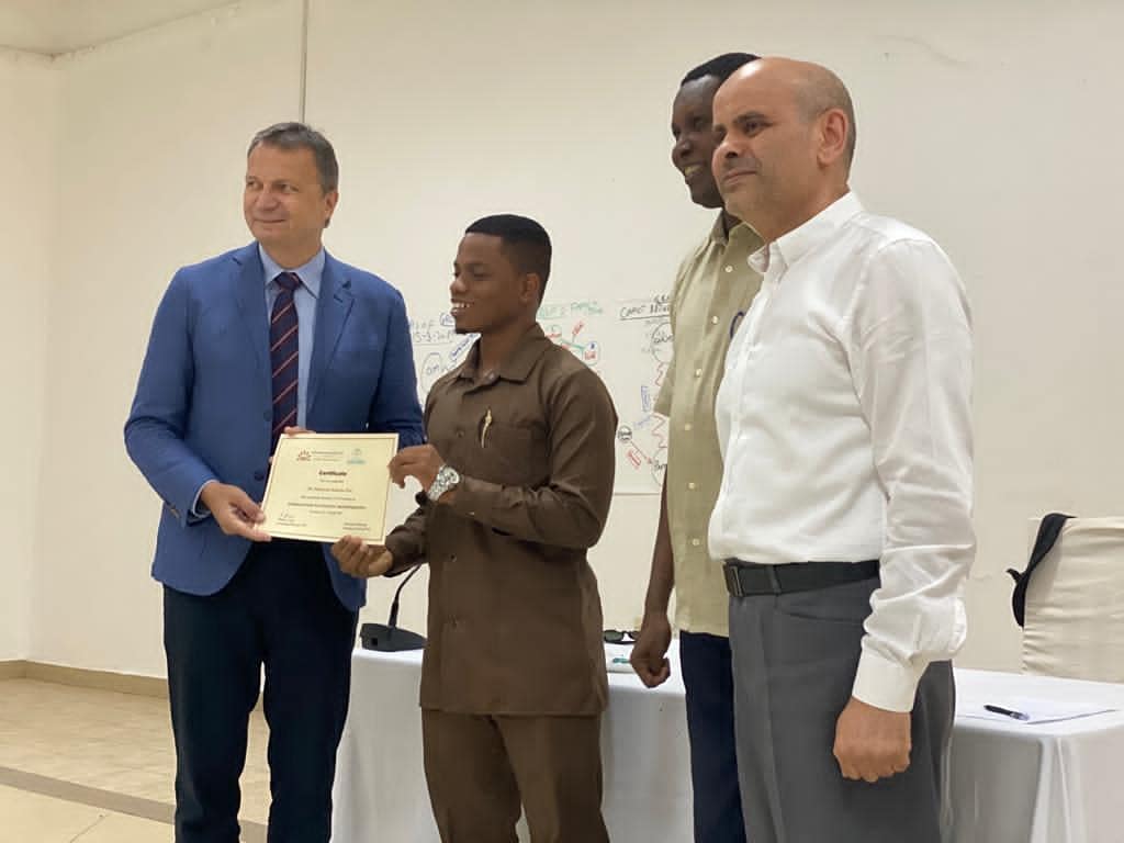 MMaktuba's tweet photo. The training aimed at producing peace ambasodors and trainers showing that peace remains a goal for introspective Individuals around the world. The lifelong search for inner peace challenges us to learn more about ourselves while allowing us to evolve with the seasons https://t.co/OlYwLvjwzM