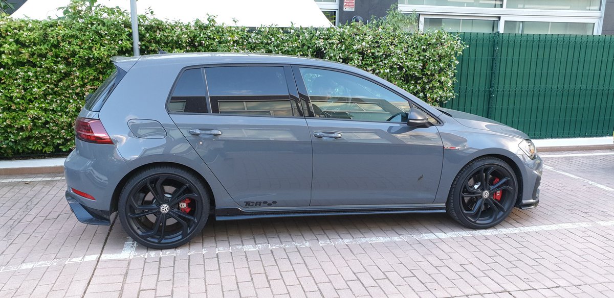 Que os parece? Este bichito de 300 cv