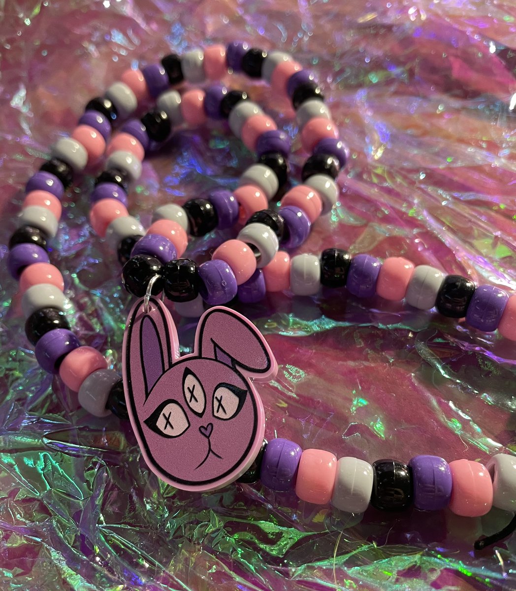 volbonanodyssey's tweet photo. omg i am VERY late but happy #smileforsmall !! iโm Bee, and iโm a goth nonbinary artist with a shop where i sell jewelry, stickers, and more!
iโm currently hosting a clearance sale where you can get 35% off your entire order with code โจCLEARANCE21โจ! l1nk in thread! https://t.co/RxHL51XB9D