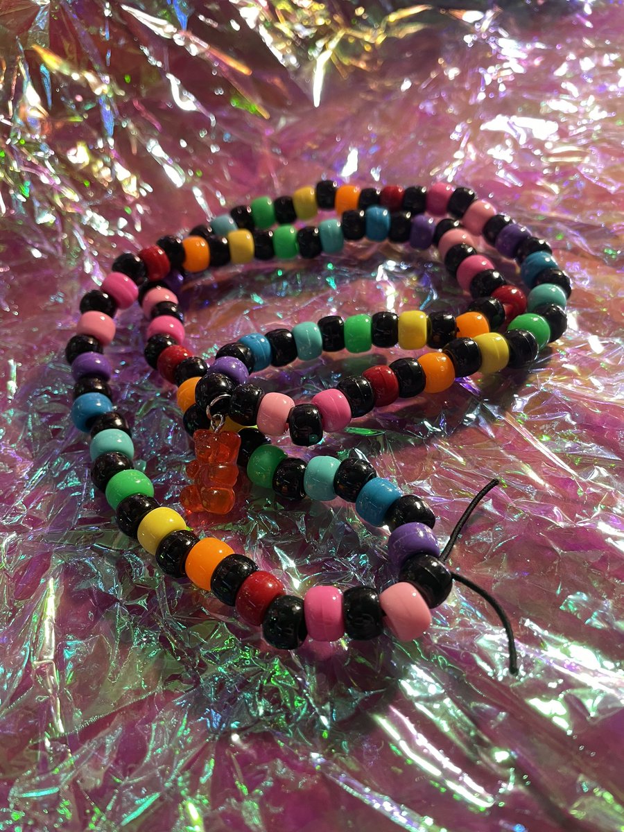 volbonanodyssey's tweet photo. omg i am VERY late but happy #smileforsmall !! iโm Bee, and iโm a goth nonbinary artist with a shop where i sell jewelry, stickers, and more!
iโm currently hosting a clearance sale where you can get 35% off your entire order with code โจCLEARANCE21โจ! l1nk in thread! https://t.co/RxHL51XB9D