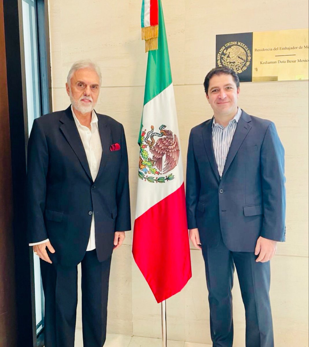 Louis Balat, C.E.O. COCA-COLA Singapore/ Malaysia/ Brunei (tamaulipeco  como yo) <a href="/lbalat/">Louis Balat</a> me visitó gentilmente y compartimos gratas experiencias vividas en Centroamérica, Caribe y Sudamérica, donde coincidimos -en tiempos diversos-, con gran afecto por nuestra región.