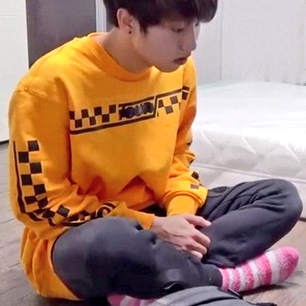 btskzco's tweet image. 2 smol boys