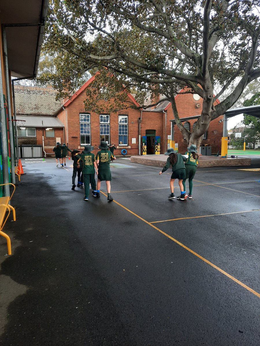 KENSINGTONPS's tweet photo. Mini-olympics is so much fun! #65R #PE https://t.co/GHXA7TdDI7