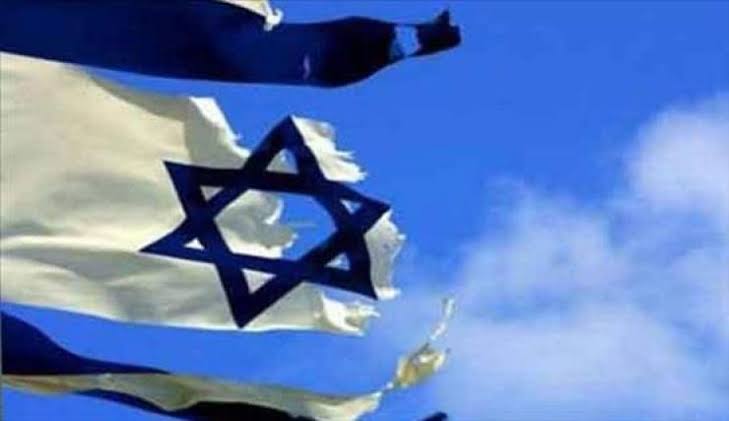 hazemalsalty's tweet photo. @abesilbe @RahimShaikEbrah اسرائيل لديها طريقان ,  الاستمرار بالديموقراطية او الرجوع عنها , و كلا الطريقين كفيلان بزوالها https://t.co/6w9waDPqs1