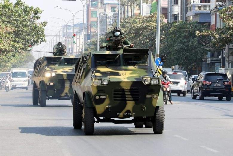 Ric12535's tweet photo. #Mandalay!!!

Three military vehicles are patrolling around the city on June22!!!

#June22Coup #Mandalay
#WhatsHappeningInMyanmar https://t.co/0ZGLZbeYlT