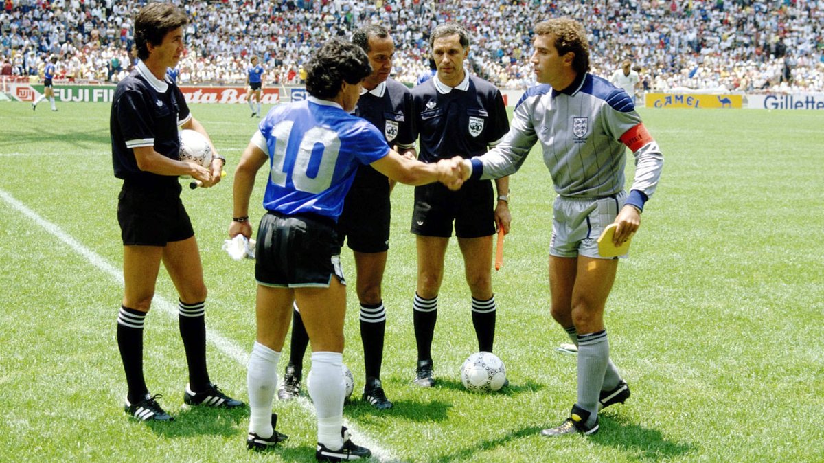 🇦🇷 Argentina 2 vs. 🏴󠁧󠁢󠁥󠁮󠁧󠁿 Inglaterra 1.
22 de junio de 1986, Copa del Mundo 🇲🇽, Cuartos de final.
