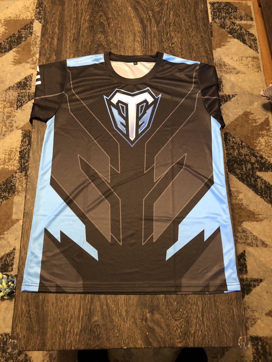 Inf_Nautical's tweet photo. Huge shout out too @Aviddityy and her team @RealGamerWear gear is Fire🔥 stream tonight with it on 😏#GETTORQED USE CODE “TORQ” for 10% off! https://t.co/y4ZBOpLEsA