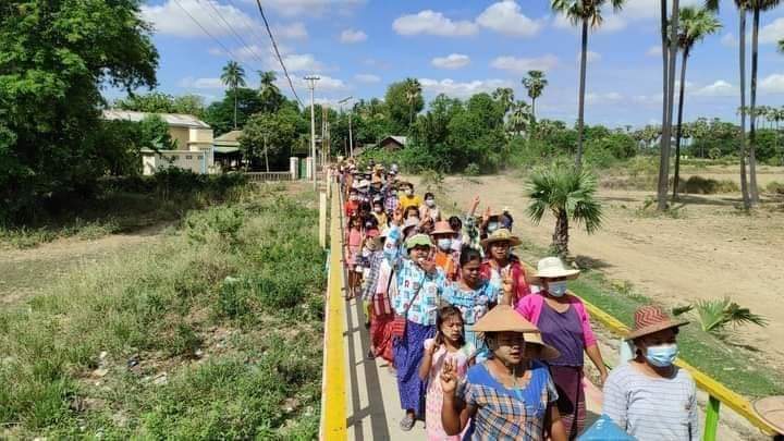 LeeDam_3's tweet photo. Rural Main strike against the dictatorship in Letpadaungtaung Area, Nyaung Pin Gyi Ywar Shay Tract. 
#UnfetteredAccessForAids
#June22Coup
#WhatsHappeningInMyanmar https://t.co/SDht31zeHm