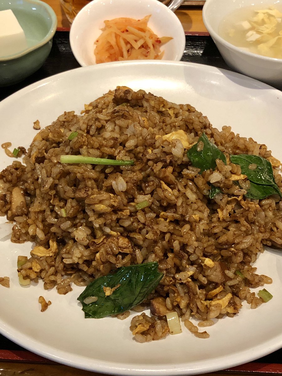 Yasushi K 1人だけ腕の良い料理人 が居るが全員ガッチリ系坊主頭の後ろ姿のみで見分けが付かず 量だけは確実に多いこの店 丼とか炒飯メニューは米ばっかりで下手な人 にあたると災難なんだけど初めて上手い人の美味い炒飯に当たった 炒め物以上に差がすごい Yasushi K 1人だけ腕の良い料理人 が居るが全員ガッチリ系坊主頭の後ろ姿のみで見分けが付かず 量だけは確実に多いこの店 丼とか炒飯メニューは米ばっかりで下手な人 にあたると災難なんだけど初めて上手い人の美味い炒飯に当たった 炒め物以上に差がすごい