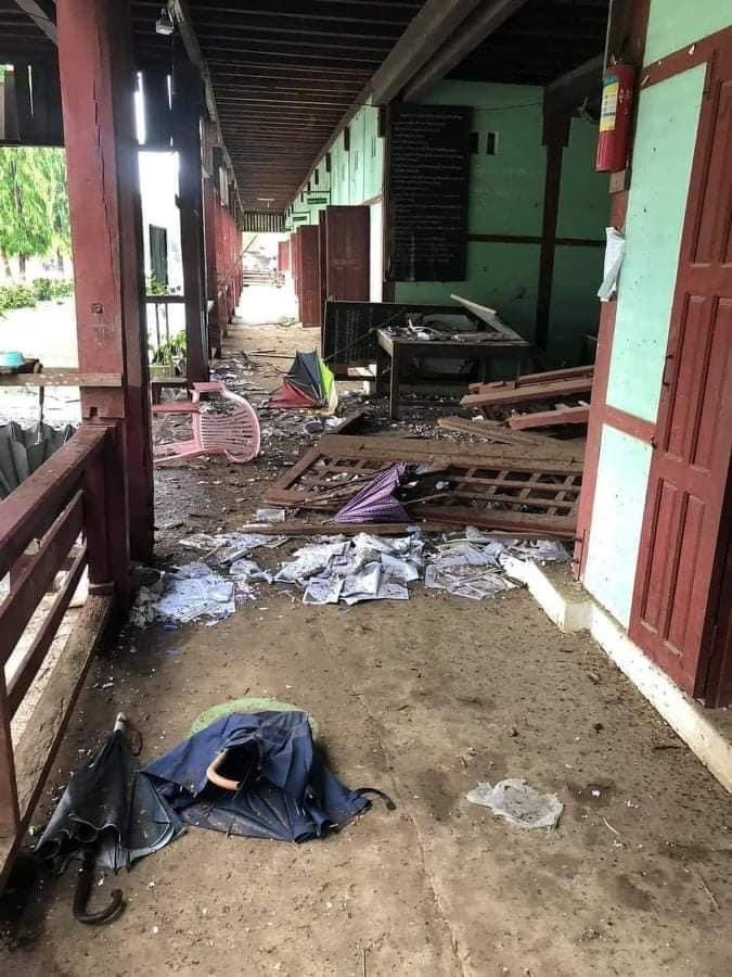 hannayuri_twt's tweet photo. A bomb exploded at a high school in Momauk,Kachin State, at 9 AM today (June 22),destroying parts of the building. 
After the blast,members of the Terrorist Military Council arrived to examine but refused to release the students.
#June22Coup #WhatsHappeningInMyanmar https://t.co/My999GasJt