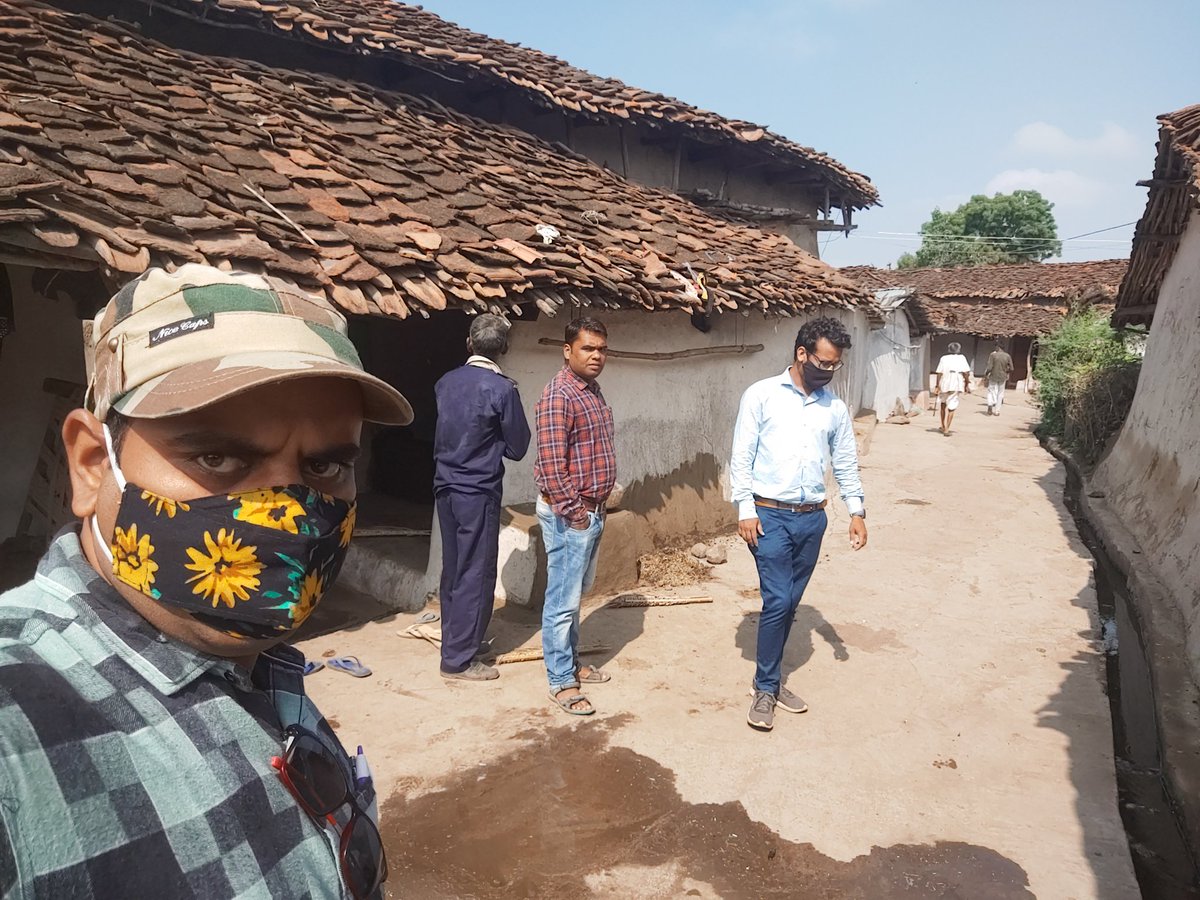 Sahu_Hariom89's tweet photo. फिर से देश मे म.प्र. को no 1 बनाने में सहयोगी पटवारी।
घर घर जाकर वैक्सीन लगवाने की अपील कर रहे पटवारी।
#mppatwarisangh 
#पटवारी_वेतनमान_2800_का_वादा_पूर्ण_करिए
@ChouhanShivraj @GovindSingh_R @PMOIndia @News18MP @ZeeMPCG @BhopalSamachar @SonuSood @JM_Scindia @Upendra97450567 https://t.co/7mZAYFb1WD
