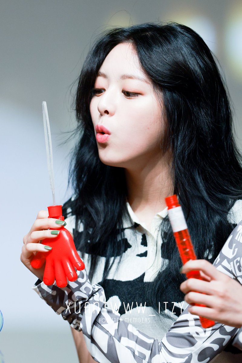 xuantwww_itzy's tweet photo. 210620 YUNA 

#ITZY #있지 #유나 #YUNA
#itzy_yuna #有娜 #申有娜 https://t.co/p28Rxr5DTN