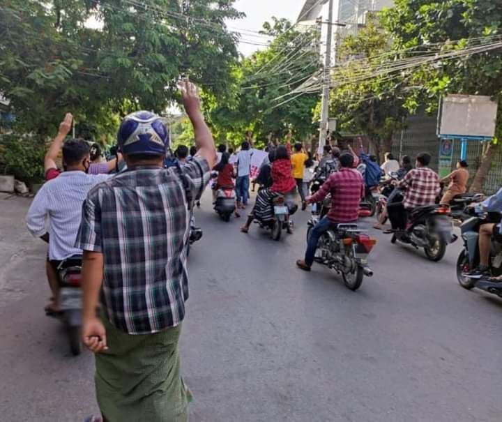 don_msi's tweet photo. Students from #AungMyayTharZan  education strike chanted revolutionary slogans and protested against the military coup this morning in #Mandalay. 
#June22Coup #UnfetteredAccessForAids #WhatsHappeninglnMyanmar https://t.co/rwCKfN27L2