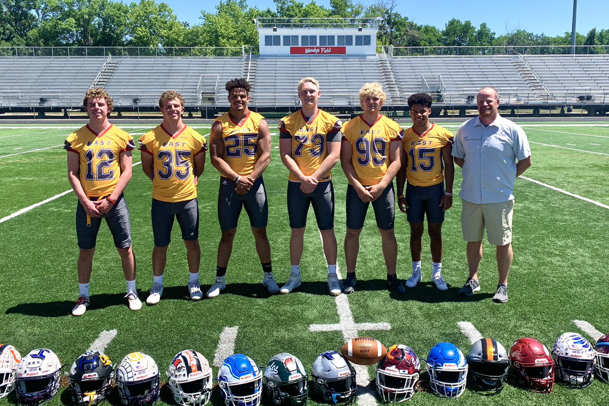 oxarart32's tweet photo. Best of luck to these Beasts from the East playing for @MontanaGrizFB this fall! Go East! @mtshrinegame  @BradyLang5 @LangPadraig @DetrickKellen @MannCorby @mcpherson_sloan @bergen_junior https://t.co/IjOZ5C3ktA