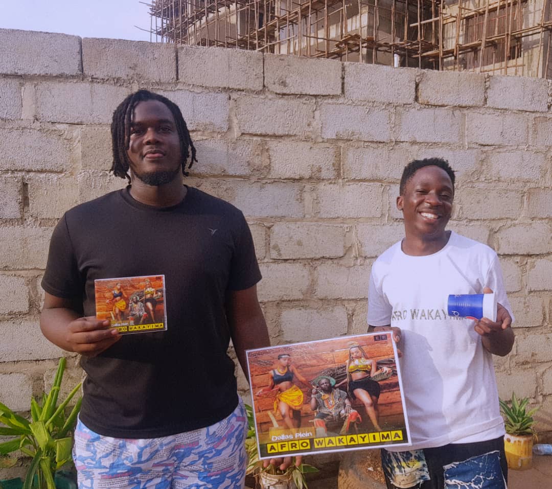 FettyDaHustla's tweet photo. A rare picture of #DallasPlein &amp; his producer of #AfroWakayima 
#TastePepsiChallengeUG 

For EP download Follow this link 
👉https://t.co/HQO1YbLUih
#AfroStreetRapMusic https://t.co/uFeHB2SwUy