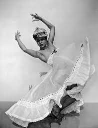 Laboegalite's tweet photo. 🗓️ Katherine Dunham, née le 24/06/1909, est une danseuse et chorégraphe afro-américaine. Elle est surnommée la Mère de la danse noire. Elle milite pour le mouvement des droits civiques, en refusant de se produire sur les scènes pratiquant la ségrégation.
#EphémérideDuLabo https://t.co/Dm1B4XR7aa