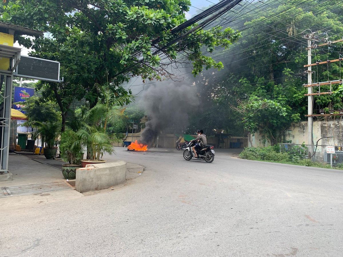A shootout broke out between the Mandalay People’s Defence Force and regime troops in Chanmyatharzi Township on Tuesday morning after an attempted raid by the junta on the civilian guerrilla group’s location. The situation was still unfolding at the time of reporting.