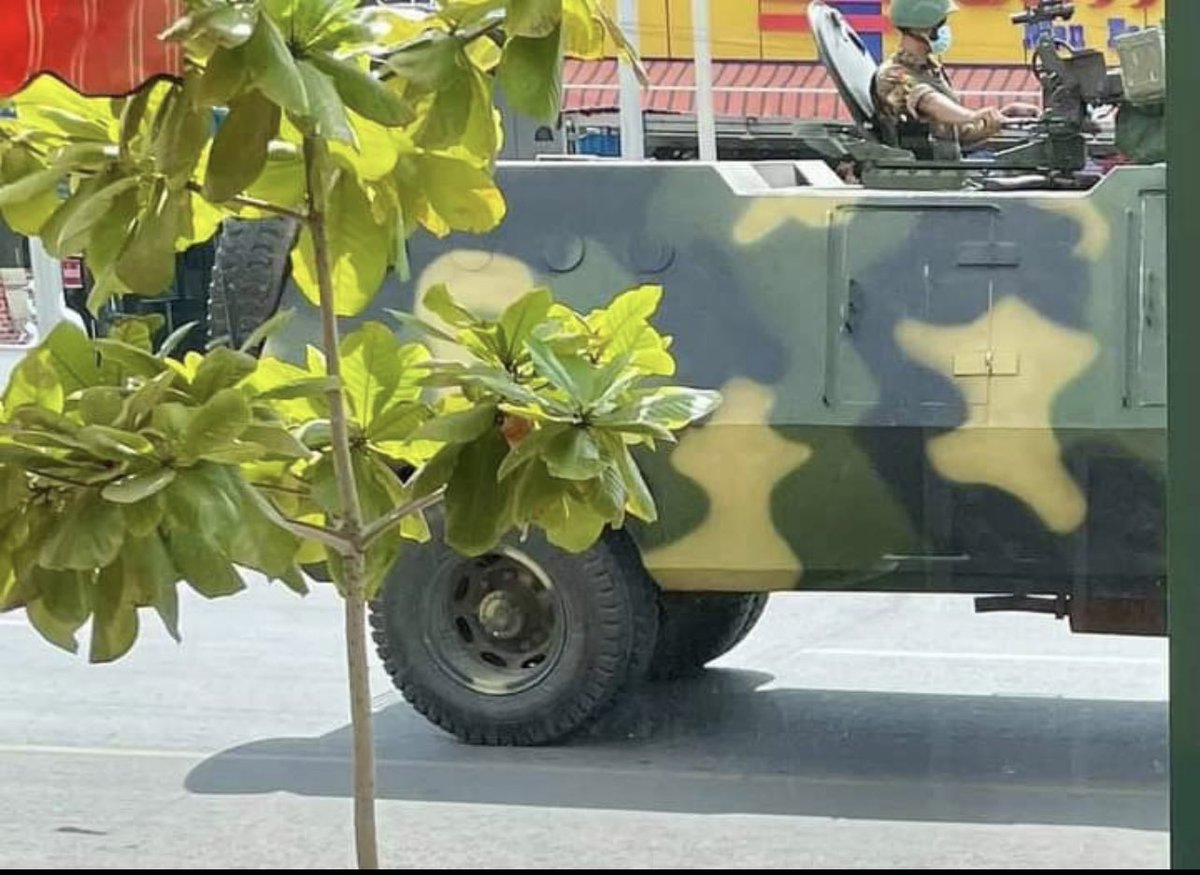 LaPyae77831553's tweet photo. Military terrorists are reinforcing with Tanks and chasing young people near the scene of the fighting after a clash between a Mandalay People Defense guerrilla battalion in Mandalay and the military terrorists.
#UnfetteredAccessForAids
#WhatsHappeningInMyanmar
#June22Coup https://t.co/4HAv8UEX8r