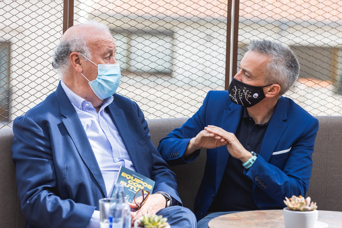 GRACIAS  A TODOS, medios y amigos.
#equiposconfuturo no pudo estar más arropado.Una tarde mágica para un proyecto que arranca fuerte y con infinita ilusión. 
Ya a la venta 👉 359.es/shop/producto/…
<a href="/alvaromerino/">Álvaro Merino</a> <a href="/capde11/">Joan Capdevila</a> #libro #liderazgo #deporte #empresa