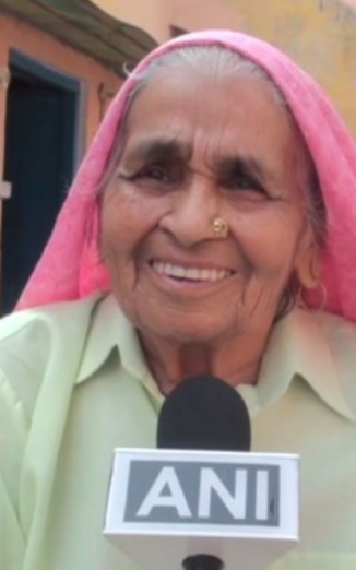 ANINewsUP's tweet photo. UP govt announces that the shooting range in Noida will be named after Chandro Tomar, popularly knows as 'Shooter Dadi'. CM has given directions for the same. 

Chandro Tomar passed away on April 30th at a hospital in Meerut, after she tested positive for #COVID19.

(File pic) https://t.co/GeasSEqz2N
