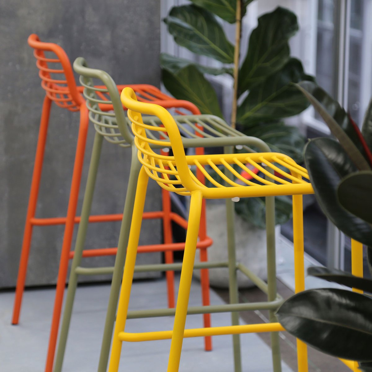 origintweets's tweet image. Contour High Stools amongst the vines.

#wirechair #simple #design #comfort #cafe #cafeculture #interiordesign #commercialinteriors #outdoorfurniture #madeingreatbritain