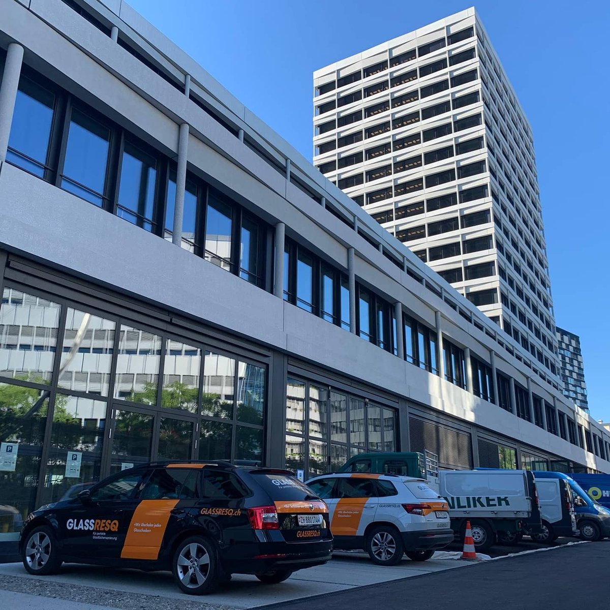 GlassDocAG's tweet photo. #Glaskratzer sanieren beim Neubauprojekt "Orion" in Zürich West.

Schnell, günstig und qualitativ neuwertig lassen sich Glaskratzer, Funkenflug Spritzer oder andere Bau-#Oberflächenschäden direkt vor Ort instand setzen. Vielen Dank B+P Baurealisation ✅♻️ https://t.co/O73DC0InHp