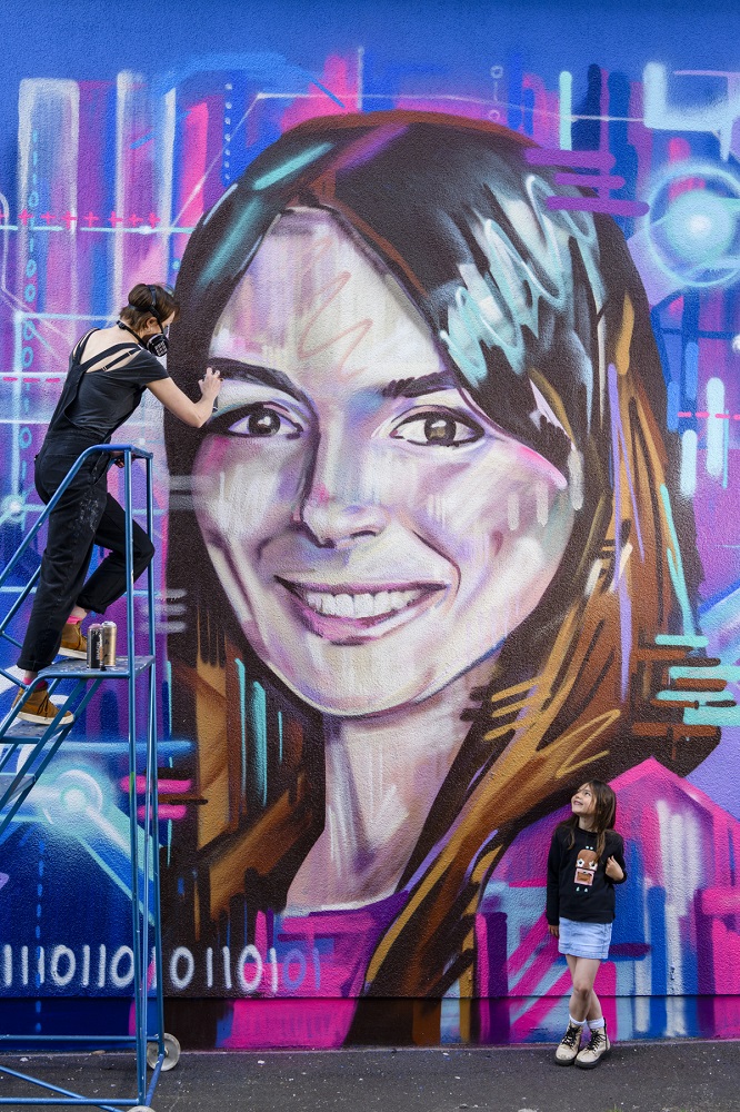 PremierScotPR's tweet photo. World's first &amp; still Europe's biggest, Edinburgh Science Festival celebrates women in STEM with a street art trail feat. 9 Edinburgh locations. Here's artist Shona Hardie putting finishing touches on a portrait of Natalie Duffield, CEO of IntechnologySmartCities.
📸Ian Georgeson https://t.co/TPxF7AAN47