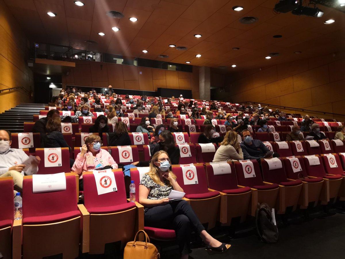 PdelaCom's tweet photo. De supers échanges ce matin #LABCOM2021 Un grand merci à tous les intervenants. Vous étiez plus d'une centaine ce matin @LilleGrandPalai 🙏🏻 c'est chouette de se retrouver en vrai 🙂 Vive la #communication le #Marketing et le #Digital Nos métiers ont un bel avenir 👍 https://t.co/JdApq5o0M1