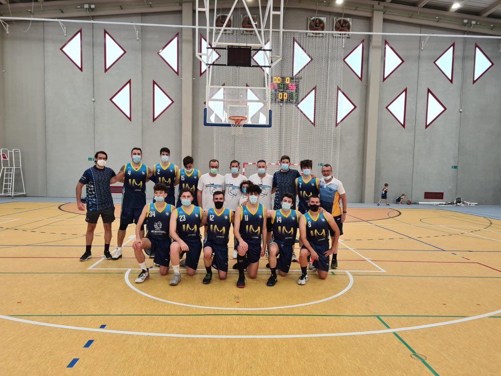panicoach's tweet photo. Staff Técnico #LOYMAZ @molinabasket … 

Solo puedo daros las gracias por vuestra ayuda y colaboración en esta temporada. Espero que sea la primera de muchas. 

@lgarciabasket @Pablo_S_23 @JuananEvita #PedroPérez @David_5_dgl https://t.co/9PuofSADR7