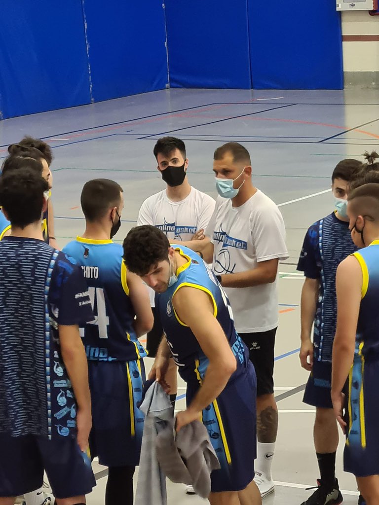 panicoach's tweet photo. Staff Técnico #LOYMAZ @molinabasket … 

Solo puedo daros las gracias por vuestra ayuda y colaboración en esta temporada. Espero que sea la primera de muchas. 

@lgarciabasket @Pablo_S_23 @JuananEvita #PedroPérez @David_5_dgl https://t.co/9PuofSADR7