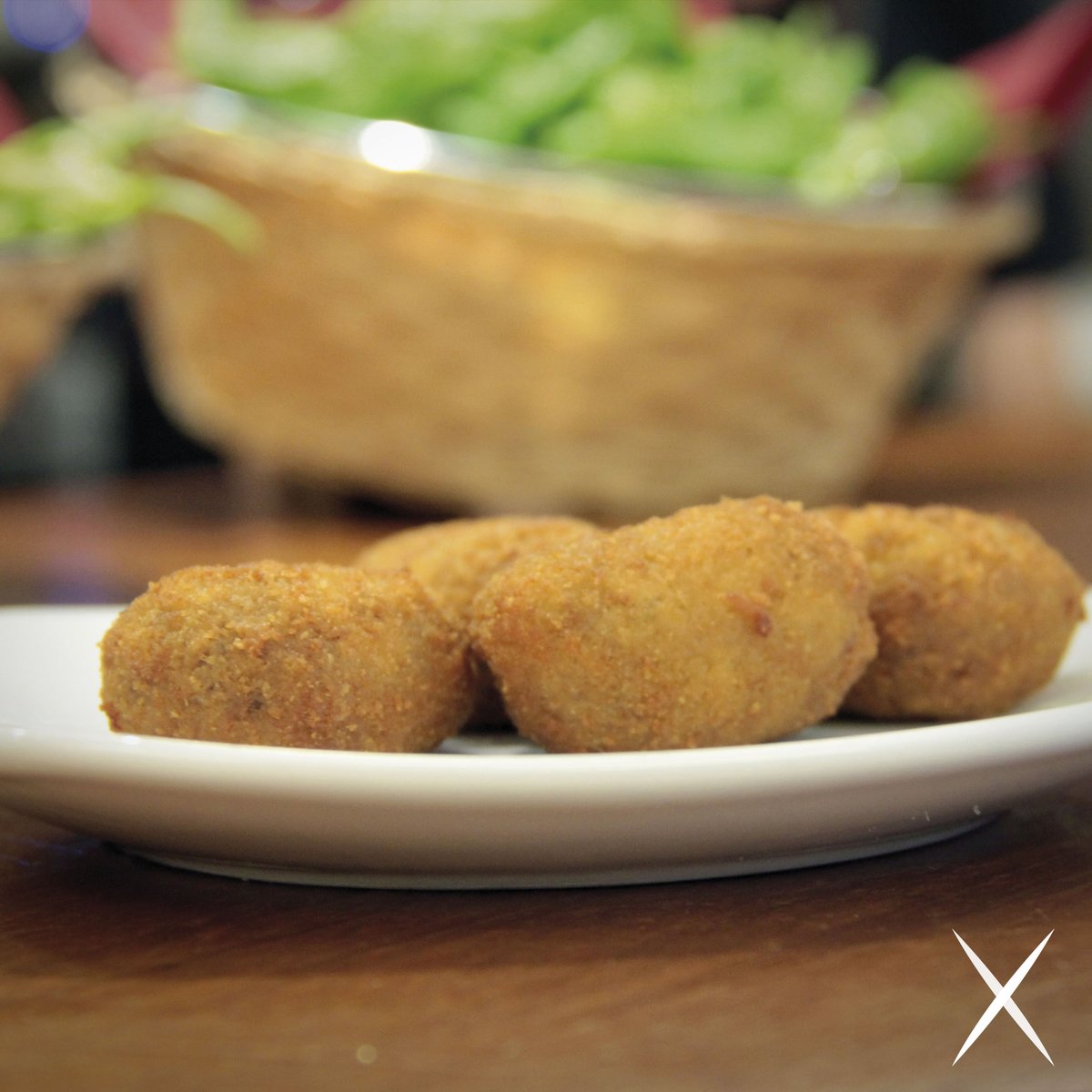Pintxos_es's tweet photo. PINTXO 2019💛2020
CROQUETA DE TXULETA
Txuleta
Plaza de la Trinidad, 2
Parte Vieja
Pintxo que mezcla la cremosidad de una croqueta con el sabor de la txuleta.
Pintxo that combines the creaminess of a croquette with the flavour of the steak.
@TxuletaRest
#PINTXOS2020 https://t.co/cnDN0L6hsX