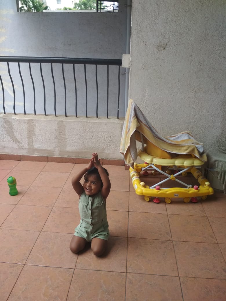 chottmou's tweet photo. Little 2 year old Kaashvi happily performing Yoga on #InternationalDayOfYoga ! https://t.co/YEI0yLYSTU