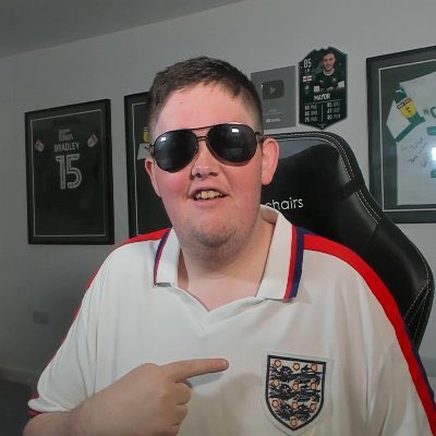 thekickofftg's tweet photo. Joining us tonight and making his #TheKickOff debut is @the_pieface 🥧

Join us from 7:30 for 🏴󠁧󠁢󠁥󠁮󠁧󠁿 vs 🇨🇿

https://t.co/h7mAV40rrS https://t.co/Jc5vHJvdOG